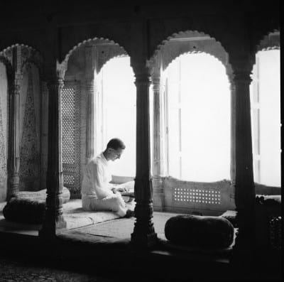 Alain Daniélou - Rewa Kothi Palace Varanasi - Bénarès, 1944. © Cecil Beaton 