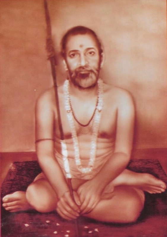A portrait of Swāmī Karpātrī from the book Vicāra Pīyūṣa.