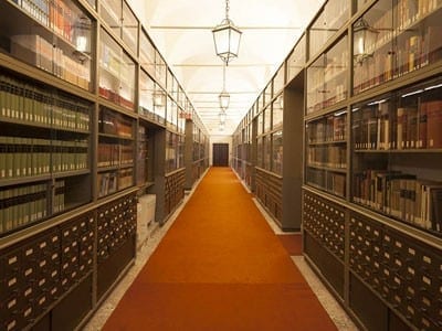 1/6 - Venice and the East library at the Giorgio Cini Foundation where the A. Daniélou's archive is located.
